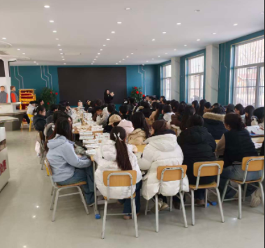 石家庄白求恩医学中等专业学校上课.jpg